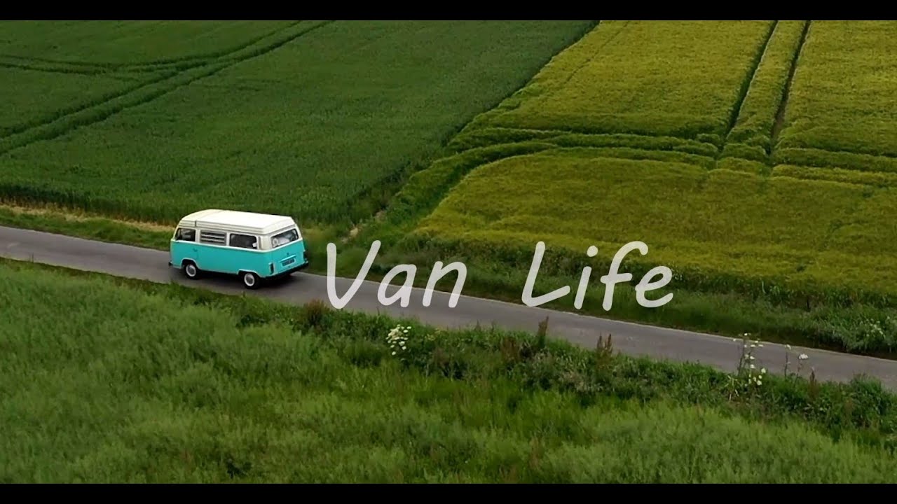 Van-Life en combi Volkswagen, vid&eacute;o a&eacute;rienne par drone de fourgons am&eacute;nag&eacute;s en Normandie