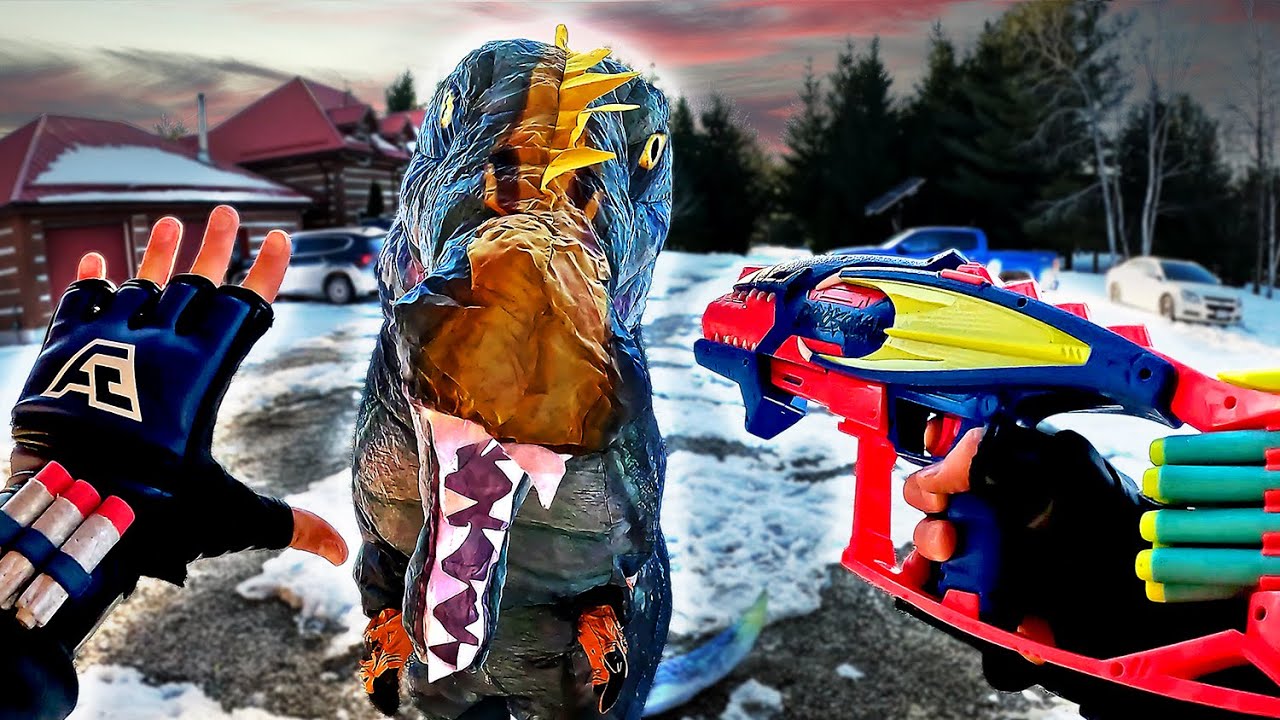Атака динозавров с помощью пистолета NERF! Они пытаются нас съесть...
