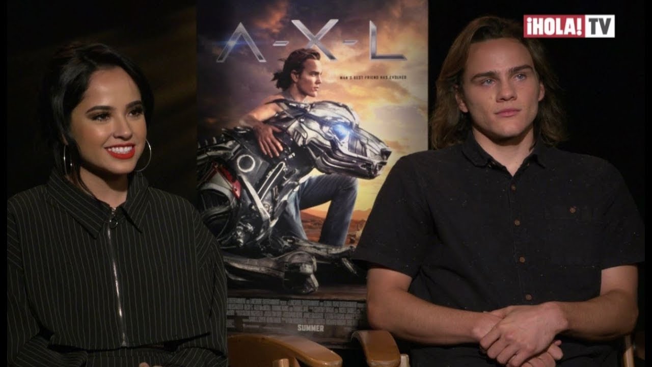 Becky G y Alex Neustaedter hablan  de su actuación en la película A.X.L | ¡HOLA! TV