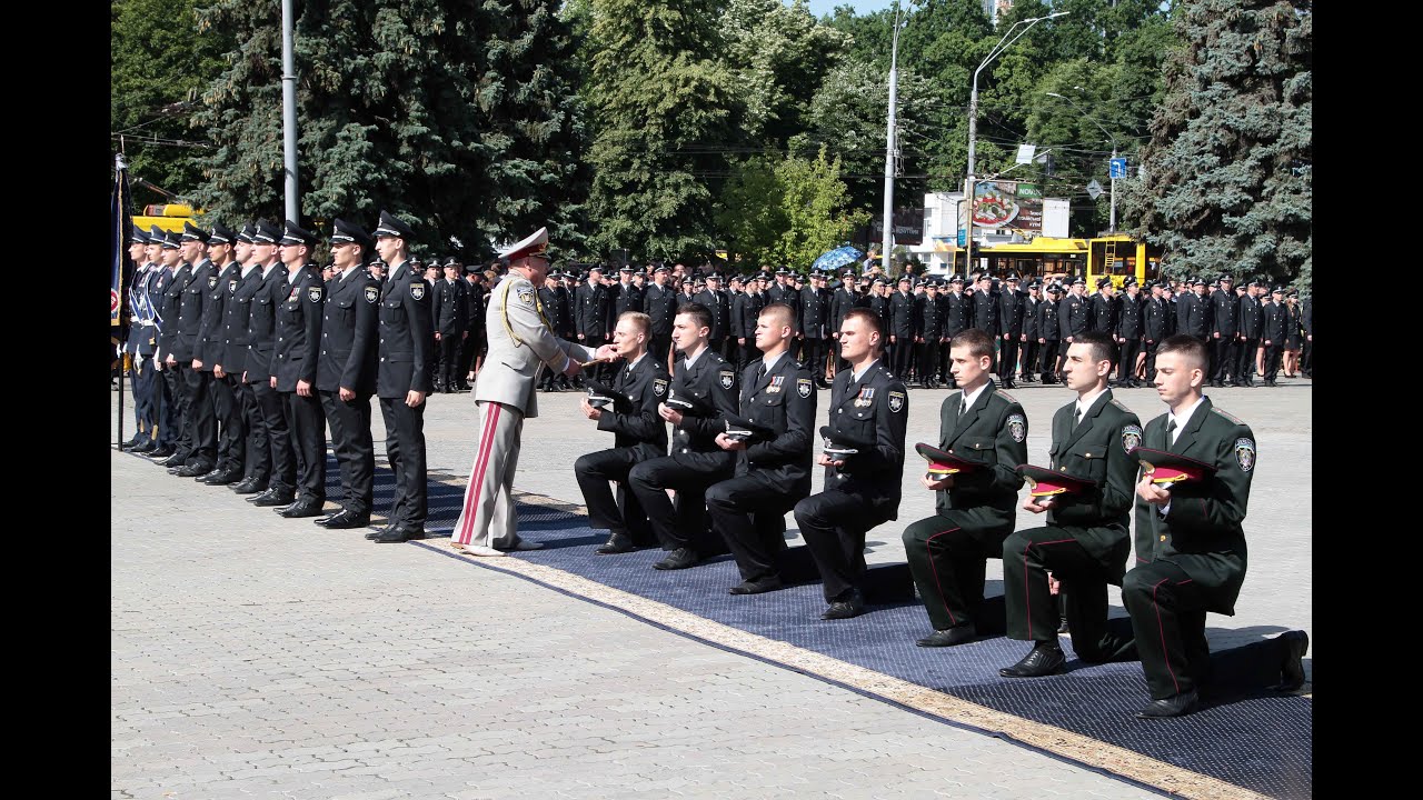Випуск перших поліцейських у Національній академії внутрішніх справ