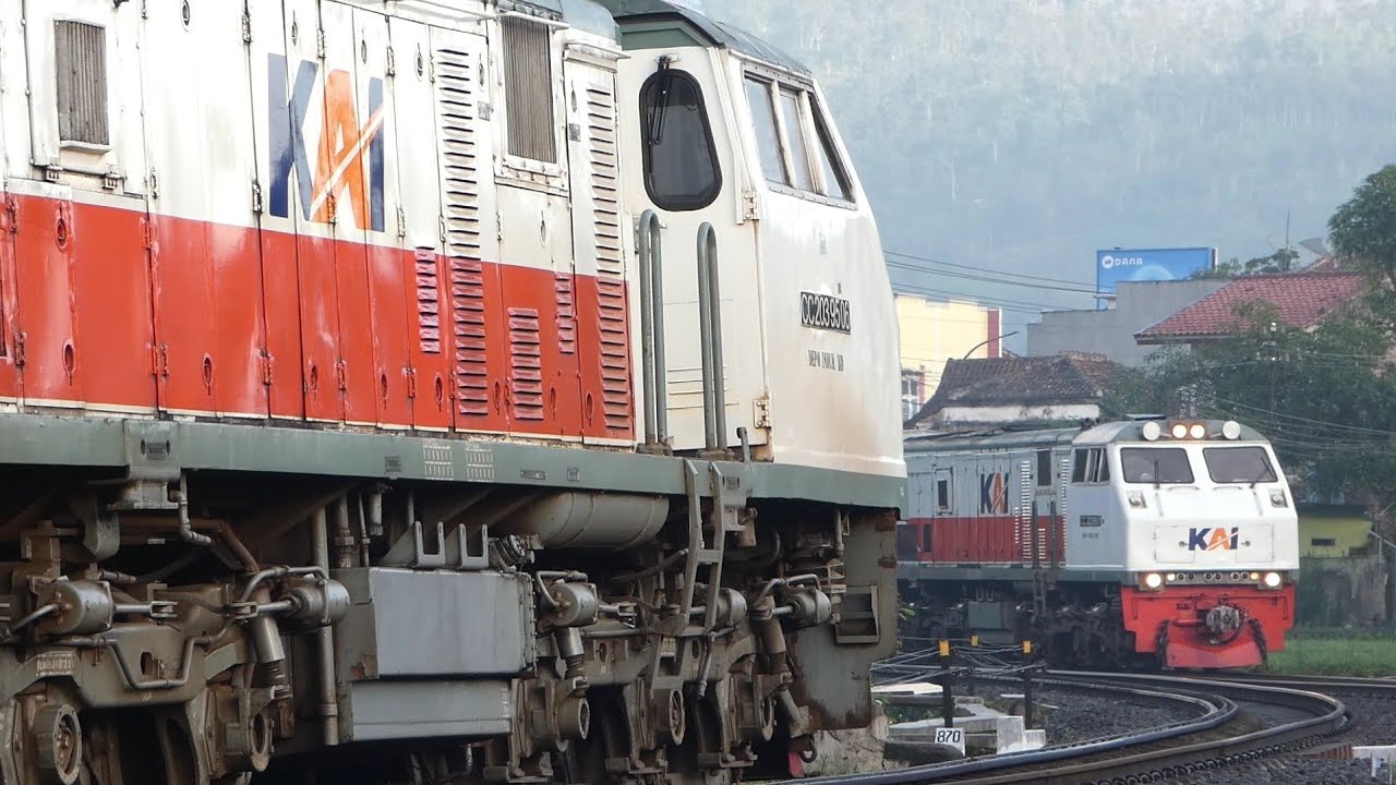 Sesama Kereta EKONOMI Akan Tetapi NASIB dan HARGA Jauh Berbeda.