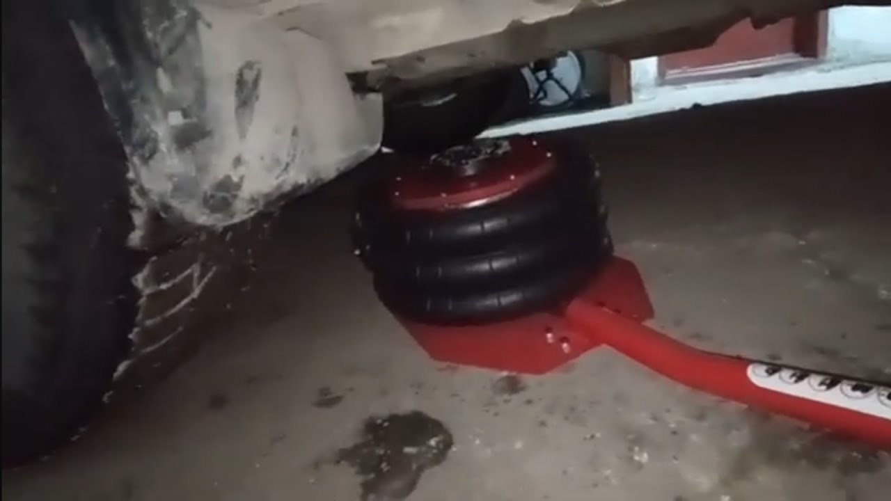 Пневмо домкрат в работе.