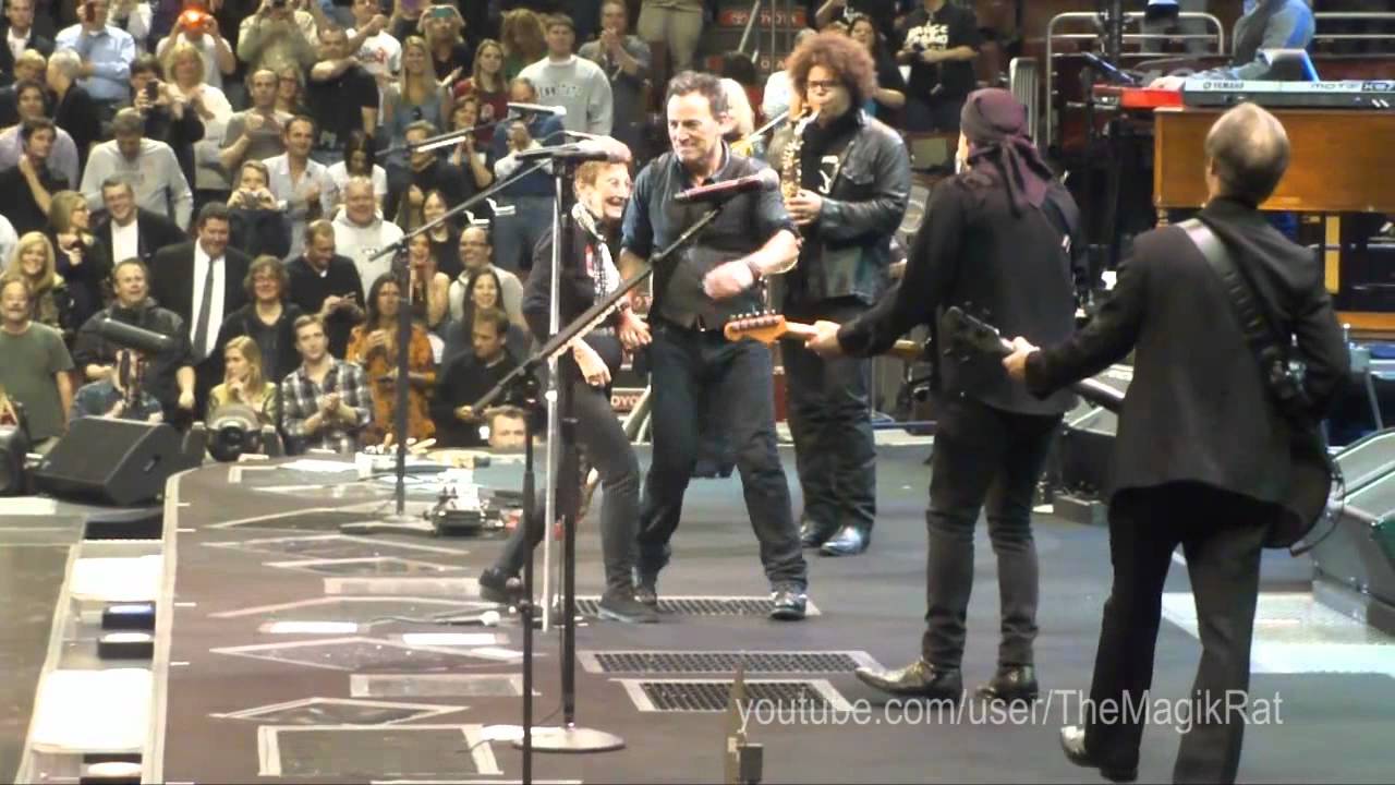 Bruce Springsteen & his mom dancing & singing - Philadelphia March 29, 2012