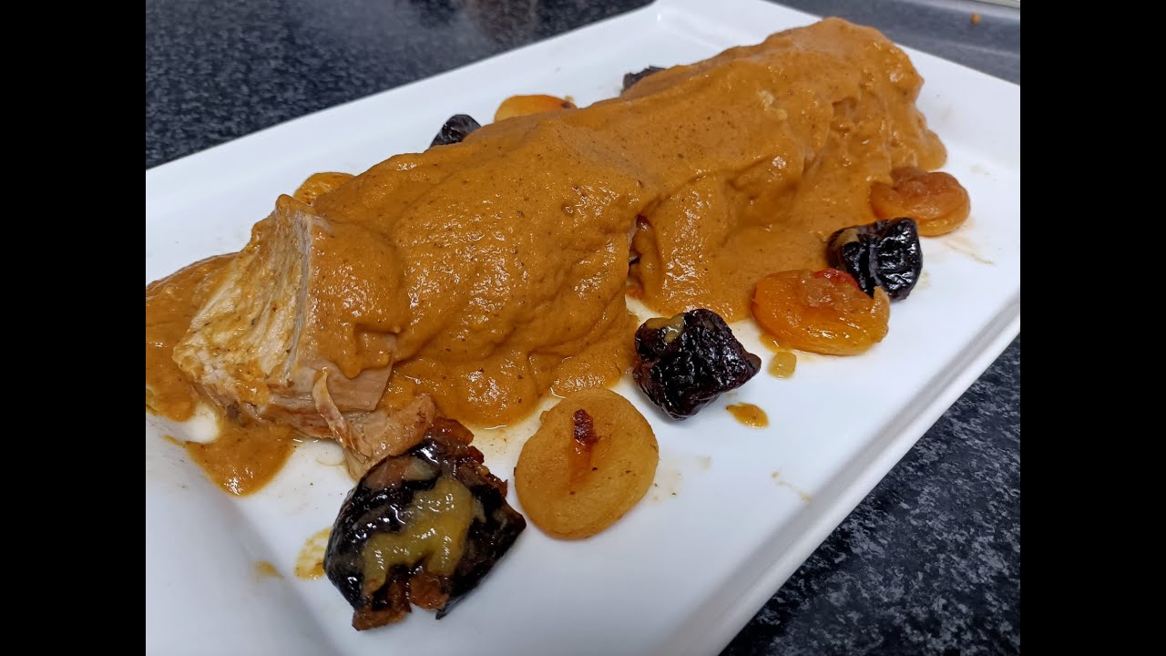 Solomillo de cerdo con ciruelas,orejones y manzana.
