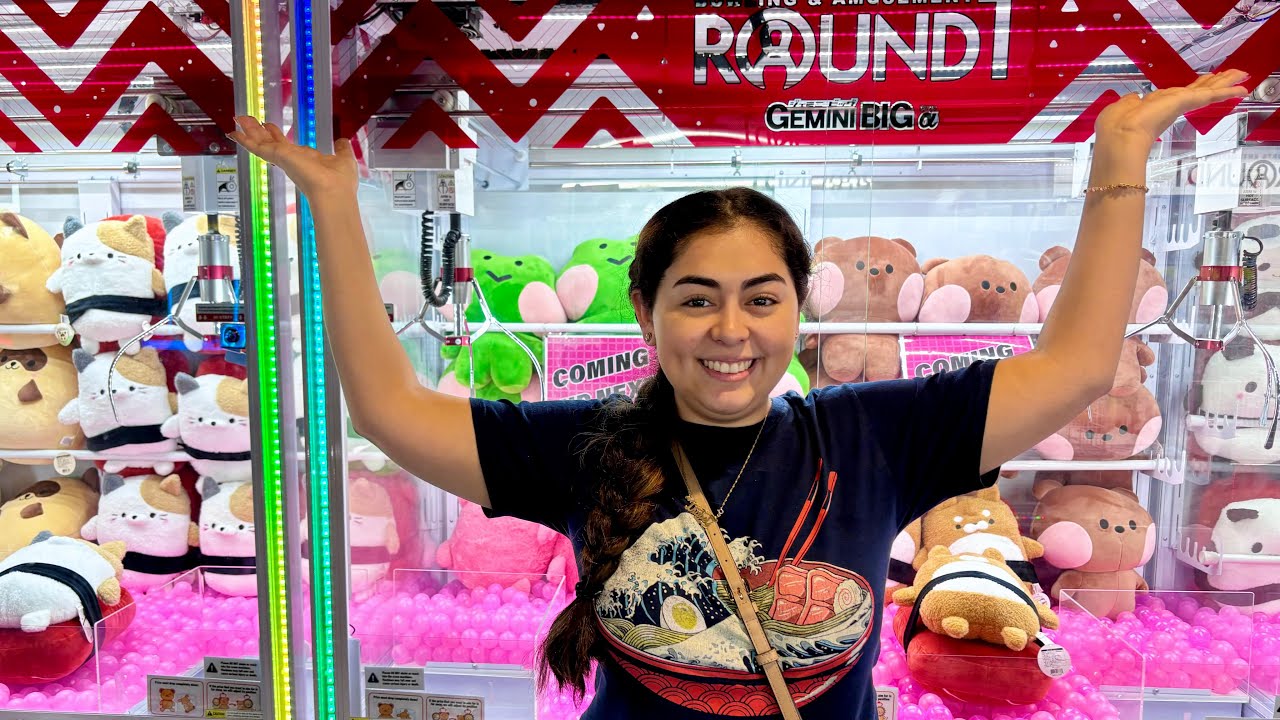 Playing Claw Machines At Round 1!!
