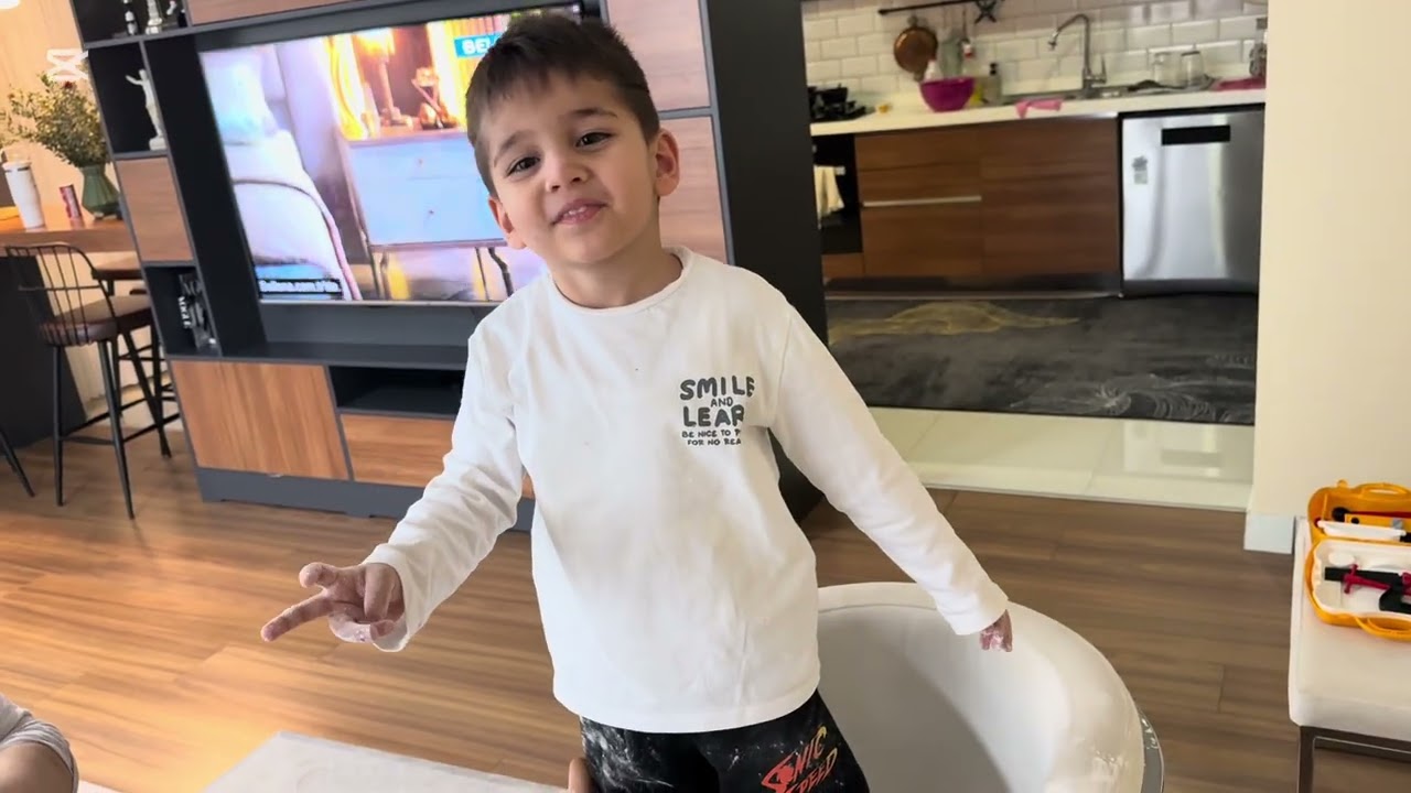 Leon babaannesiyle mantı yapıyor araya birde pizza ekliyor 🍕🥖🍽️