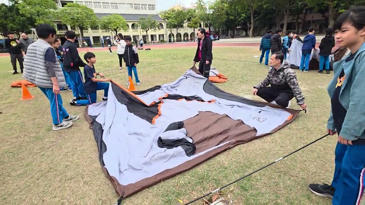 20251226彰化市中山國小‘’中山小旅行‘’活動。下午 操場搭帳篷 煮晚餐