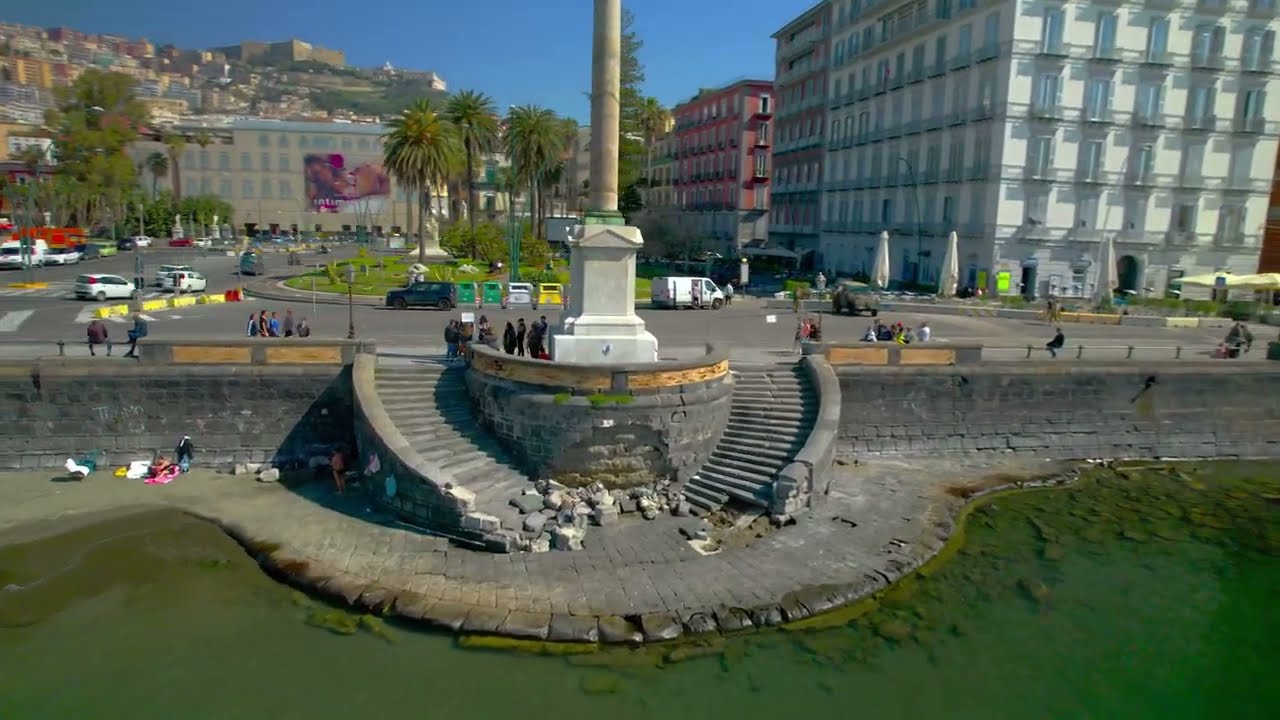 Via Caracciolo lungomare Napoli