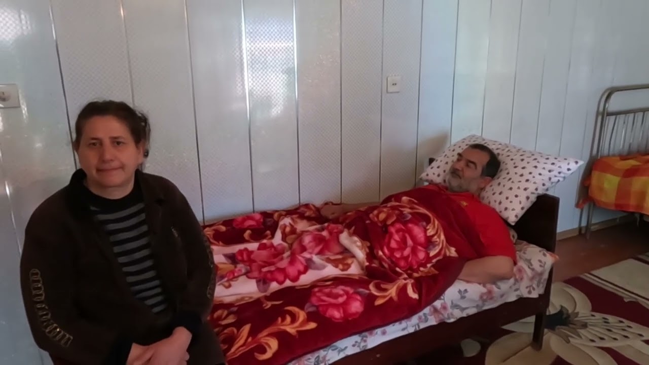 15 02 26 1ci h. Bu xəstə yazıq insanın bu  vəziyyətindən istifadə edənin bəlasın Allah versin😔🤲
