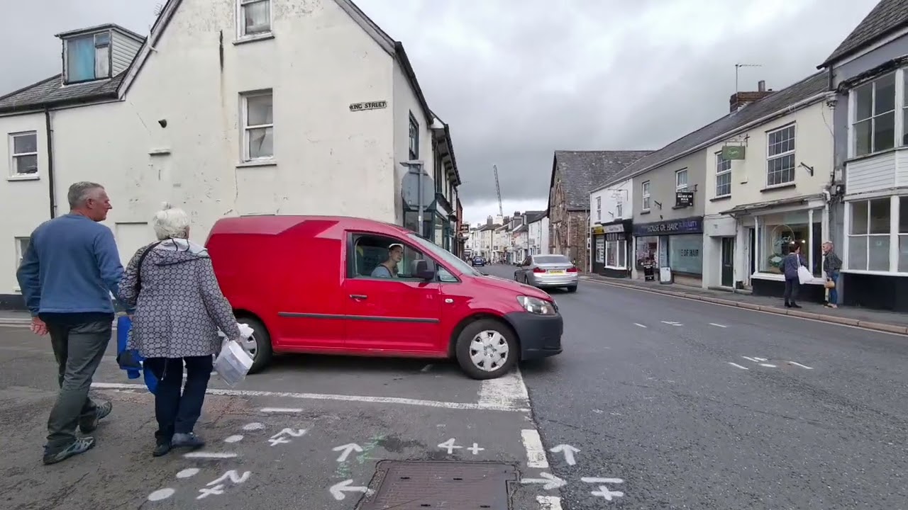 Honiton Town Centre: from Honiton Train Station to High Street