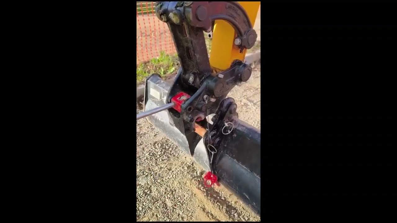 JCB 18Z1 Changement de godet