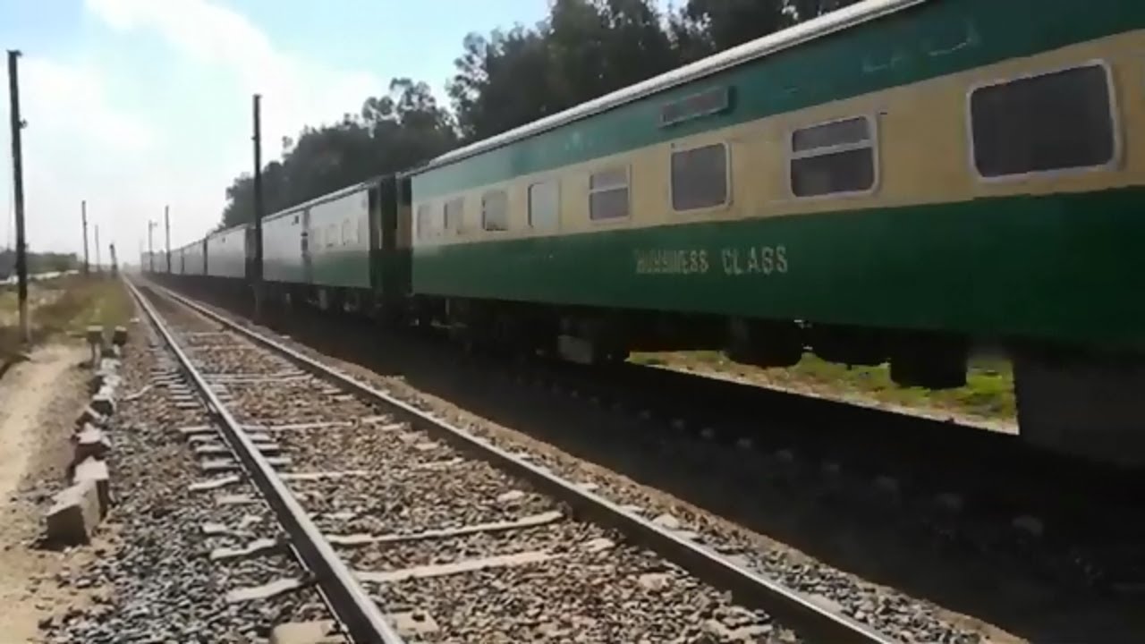 Pakistan Railway | Super Fast Green Line Express 5Up | HGMU-30R & ZCU Locos | Jia Baga  Shahdrah