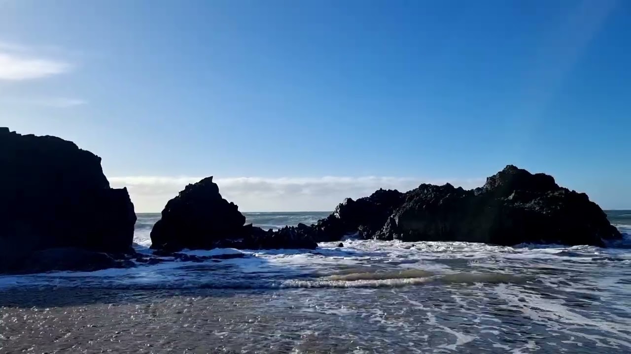 ##sky #clouds #beach #waves #windy #walkwithme #tyntywyn 