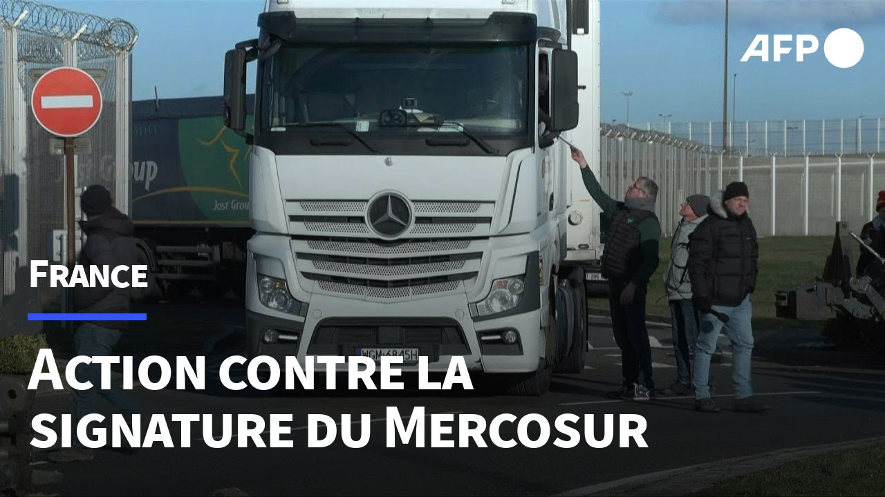 Mercosur: barrage filtrant à la sortie du port de Calais | AFP