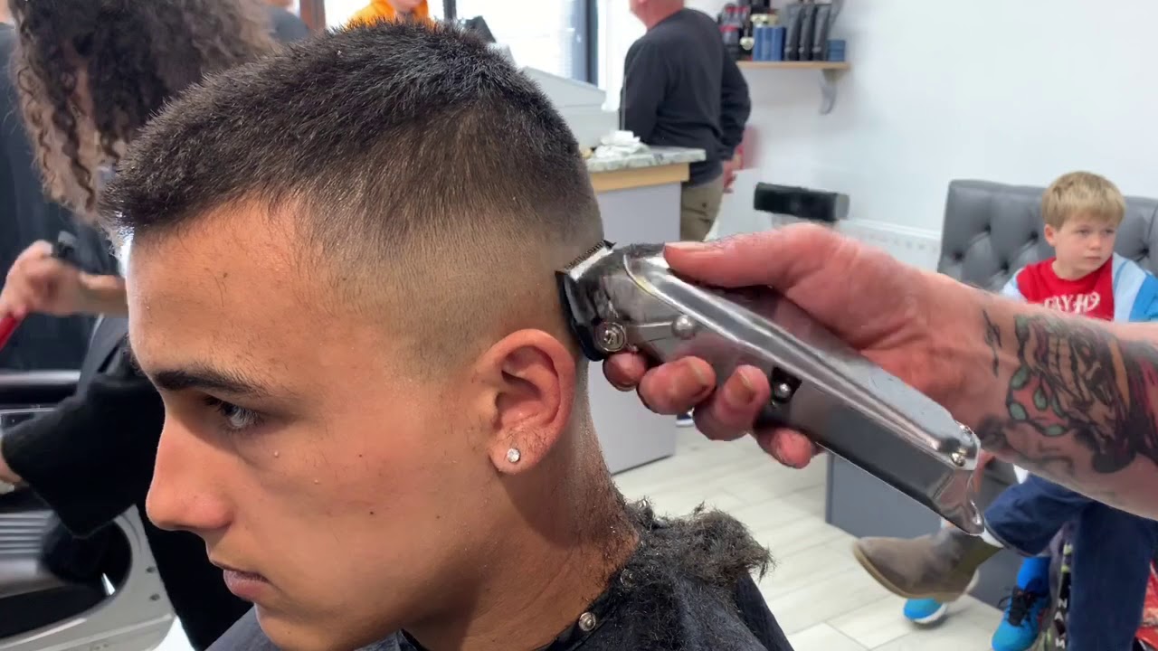 MID SKIN FADE AMERICAN STYLE TUTORIAL USING GUARDS TO BLEND. WAHL 1919’S, BRAUN 9’S AND KASHO’S