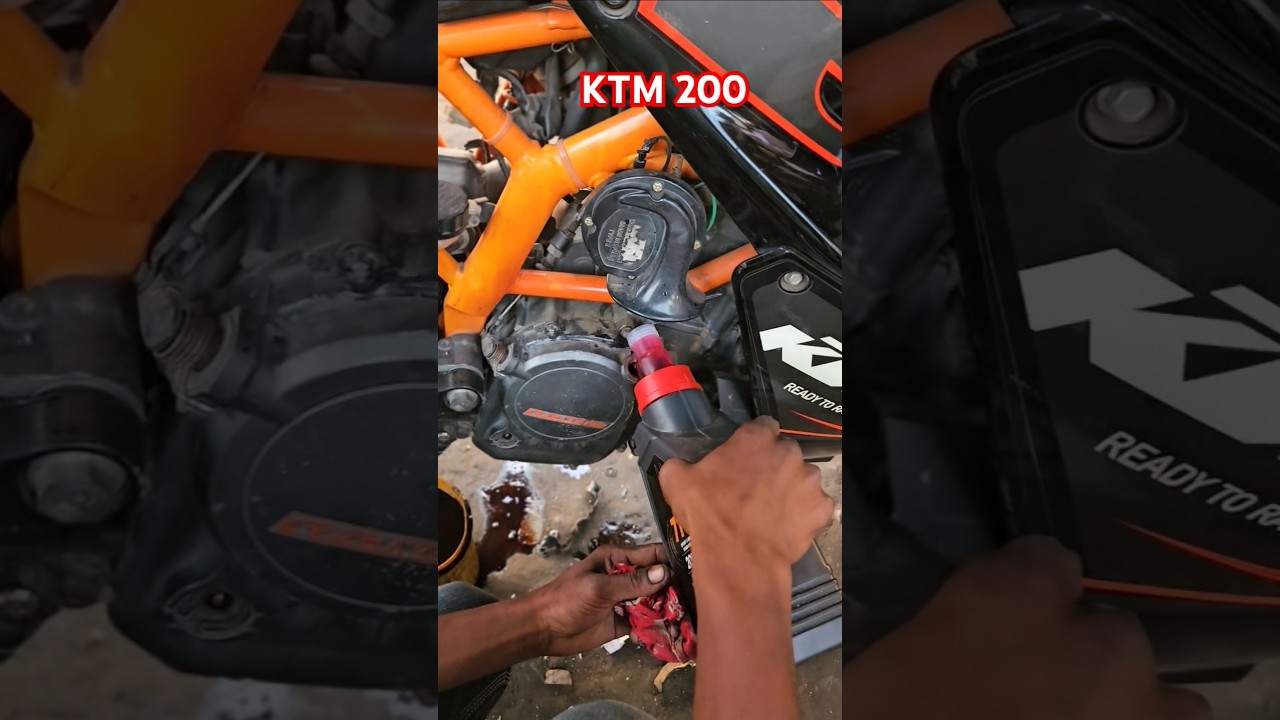 KTM RC 200 Engine oil change #ktm #engineoil #motul #ktmlover