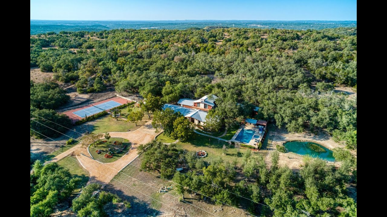 A 31-Acre Hill Country Sanctuary on the Devil’s Backbone Ridge