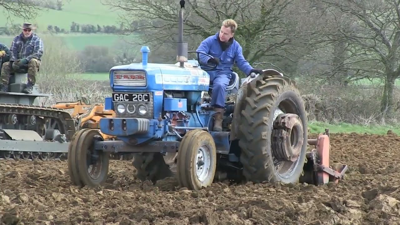 FORD TRACTORS AT WORK