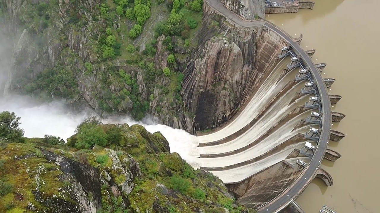 Desembalse de la presa de Aldead&aacute;vila - abril 2016