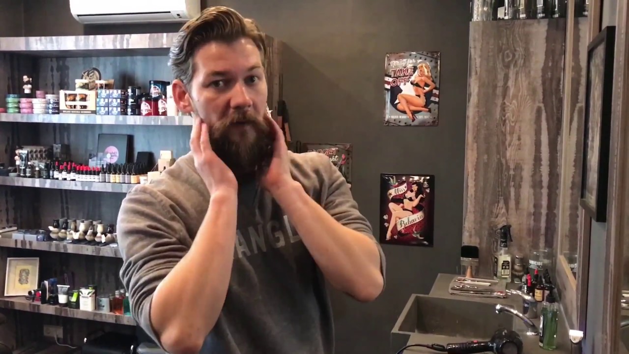 Scheren met een safety razor | B4men.nl