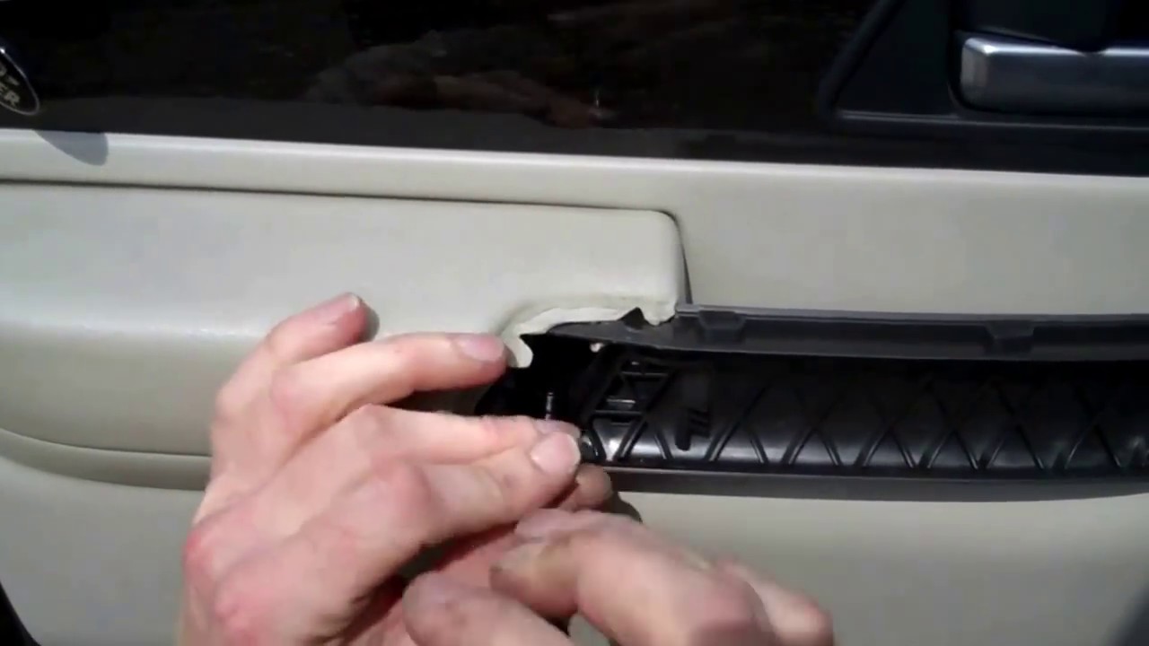 How to remove the front door card on a  Range Rover Sport