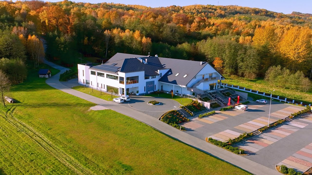 Pizzernia Pejzaż Skrzyszów w jesiennej szacie okiem Drona. RYSZARD PTAK  FOTO-VIDEO-DRON