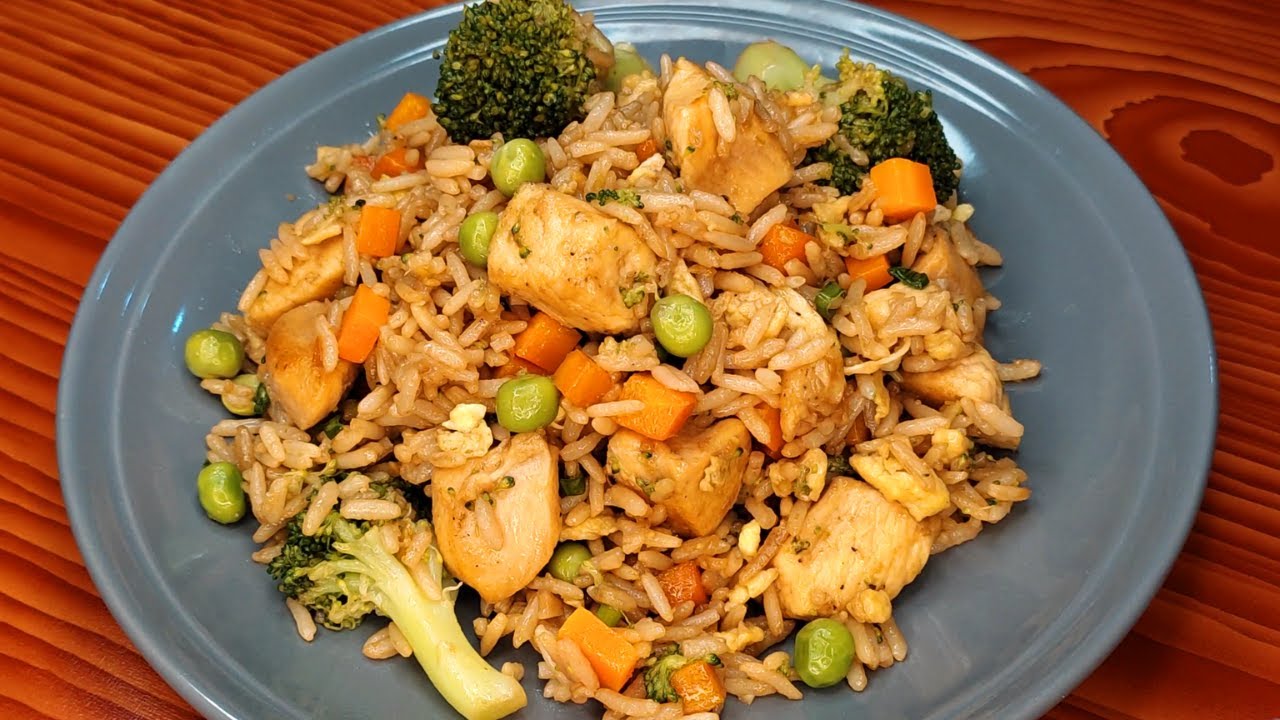 Como Hacer Arroz frito chino con pollo/ Rico, fácil y delicioso