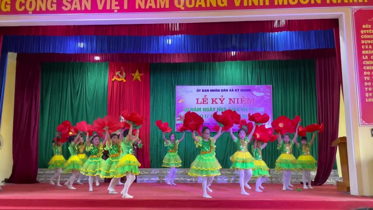 Múa Bông hồng tặng cô