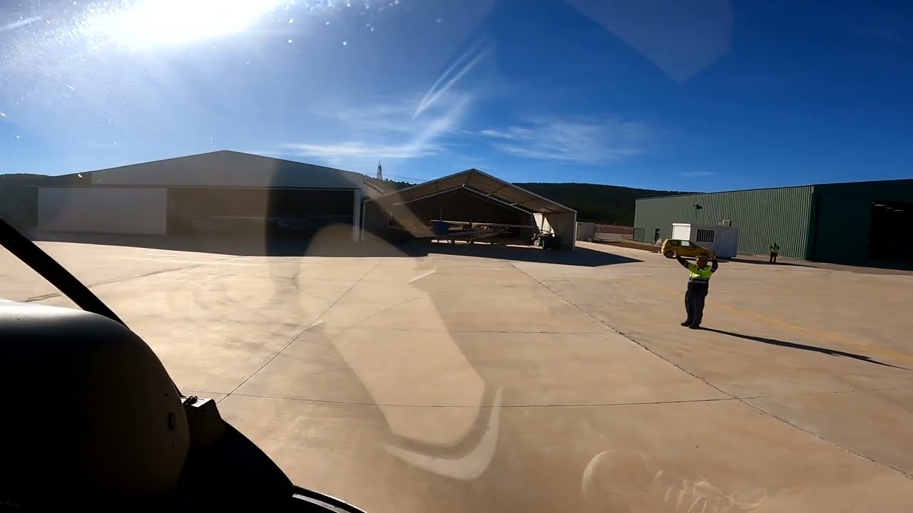 R66 Approach into Requena Airport/Spain (LERE)