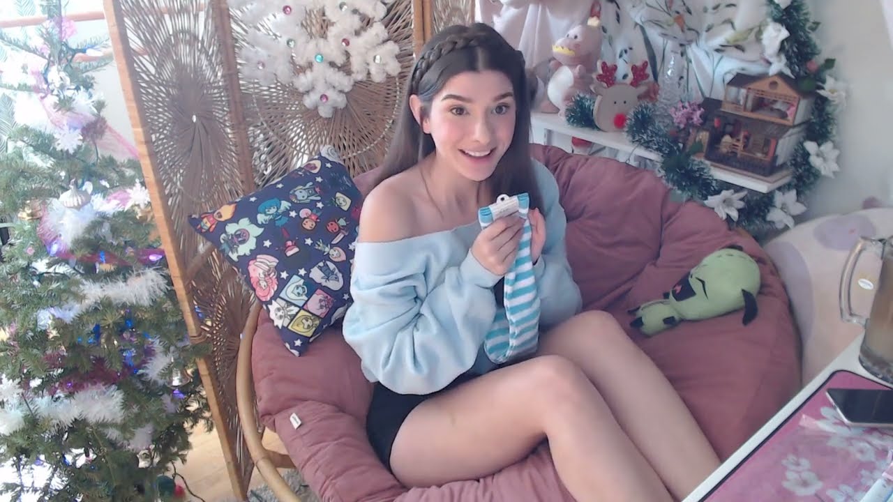 InvaderVie putting on thigh highs