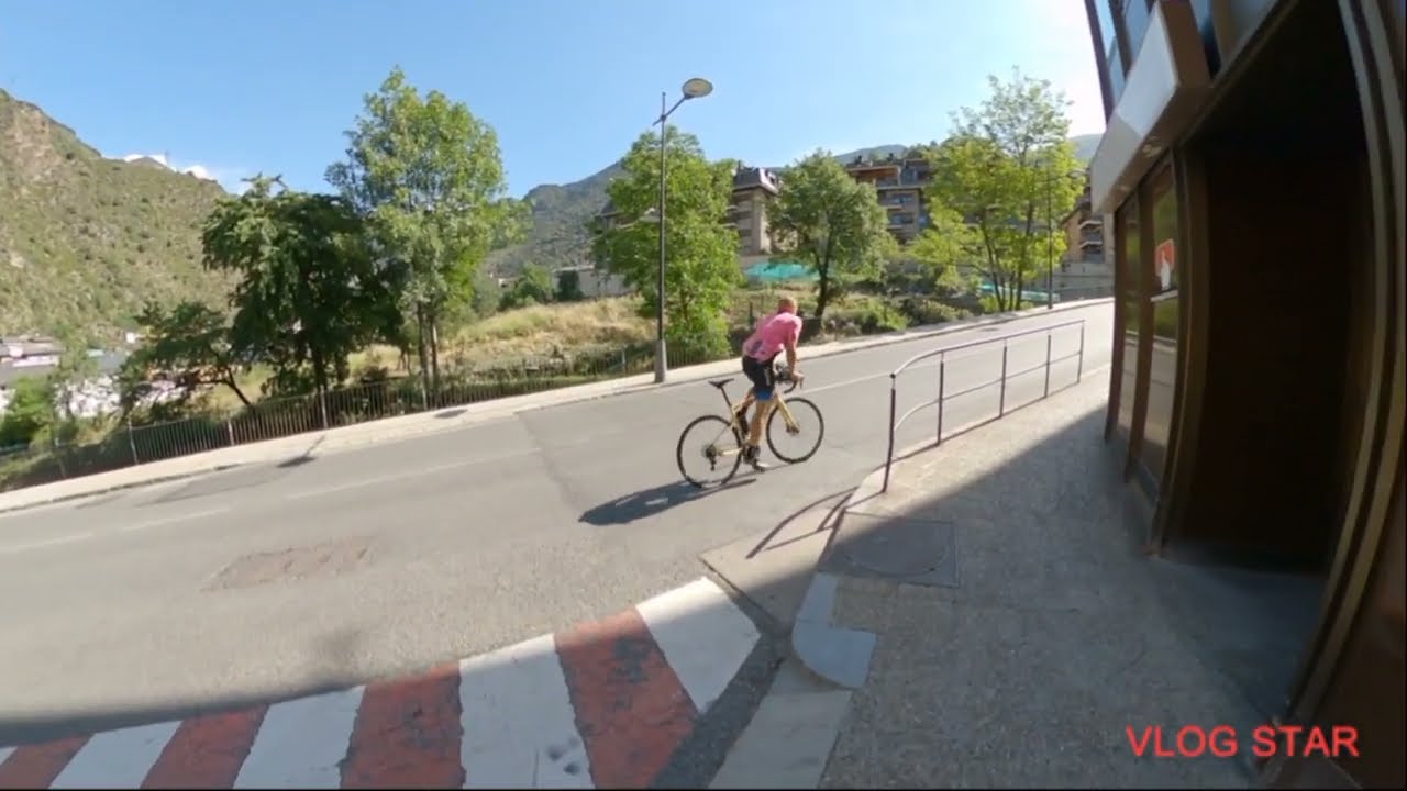 Explorer les rues de Sant Julia de Loria, la première ville que vous trouverez en entrant en Andorre