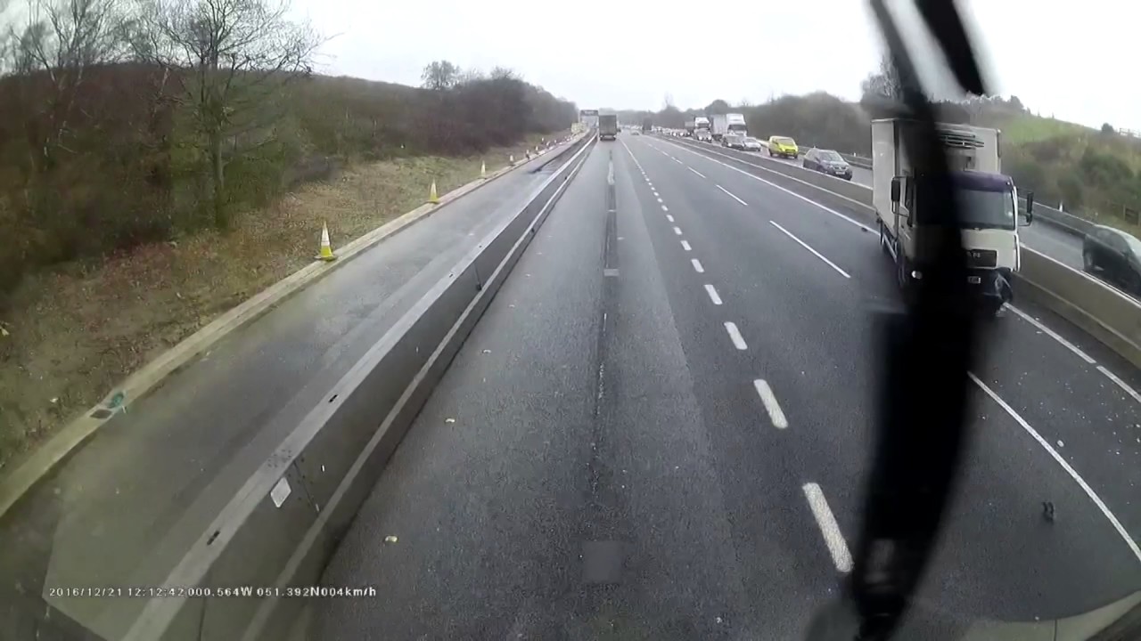 Dramatic truck accident on UK motorway!