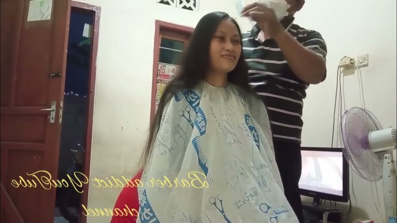 Potong rambut super pendek di bawah telinga 