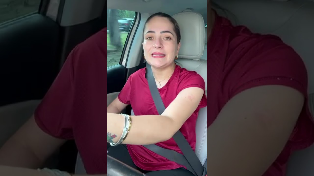 Teu nome está com mel na boca  de duas pessoas 