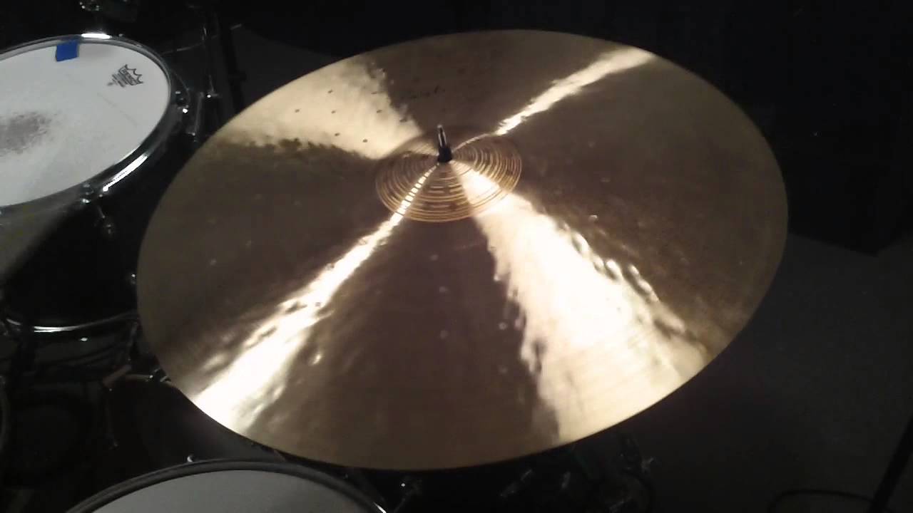 Paiste Signature Traditionals Extra Light Ride Cymbal 22