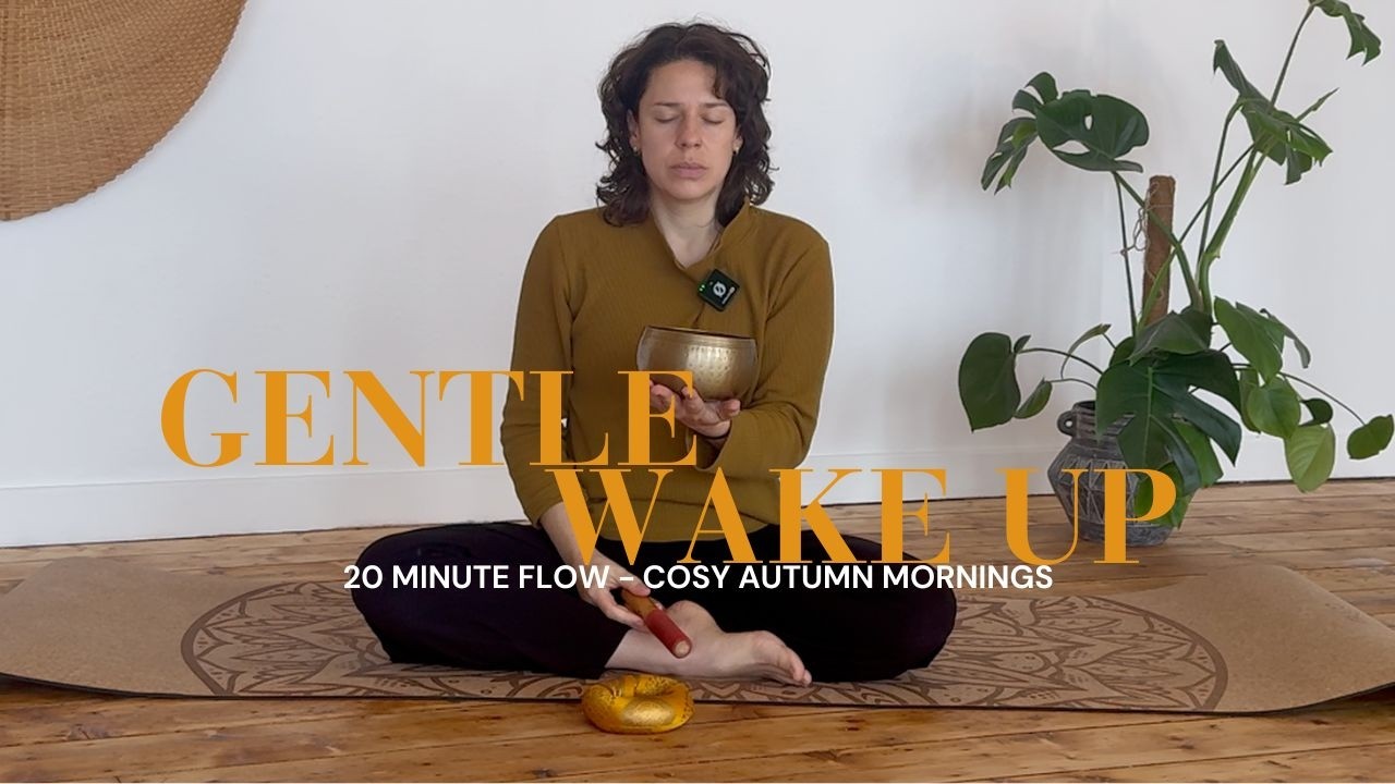 20 Minute Morning Yoga | Cosy Autumn Practice For Darker Mornings
