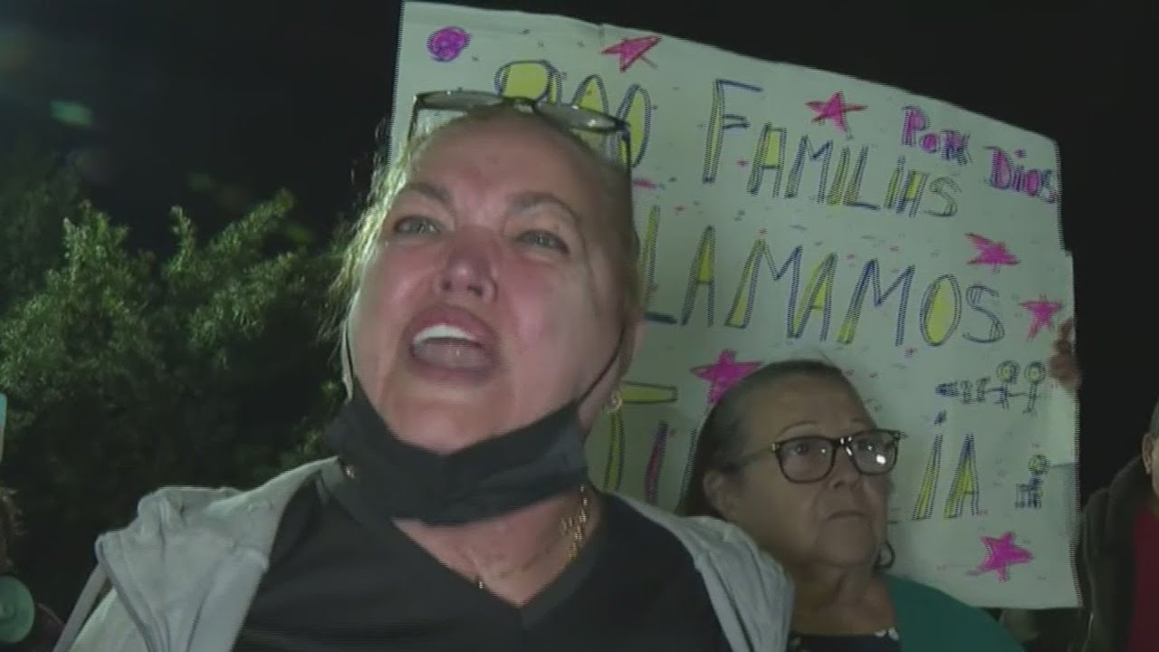 Arrestan a una mujer de 61 años en medio de demoliciones de parque de casas móviles en Sweetwater