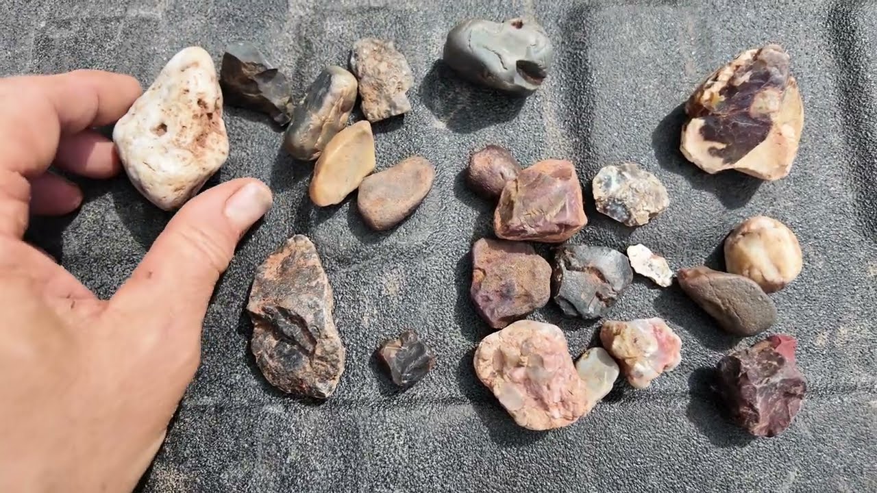 Gold Prospecting in an Old Oklahoma River Channel | Teaching a Friend to use the Gold Monster 1000