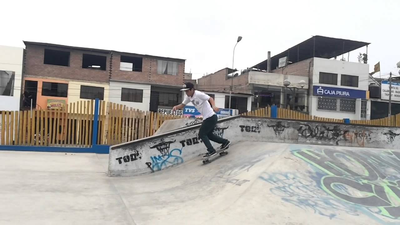 Sesión skatepark villa El Salvador con MIGUEL PULIDO