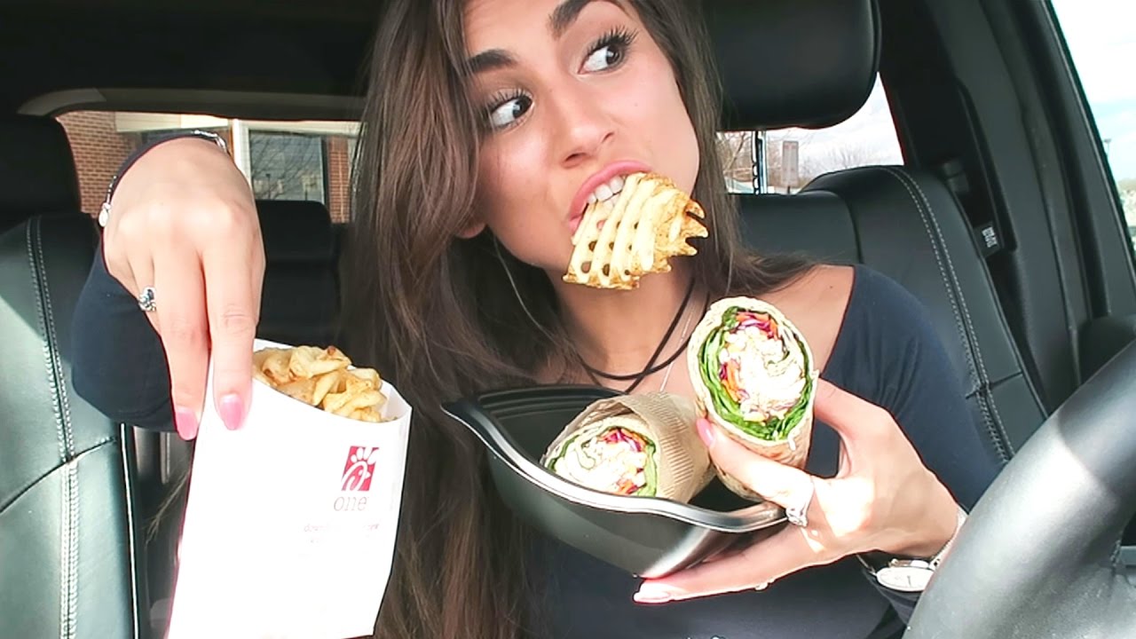 TRYING THE BEST WRAP EVER AT CHICK-FIL-A & IT'S HEALTHY! OMG!