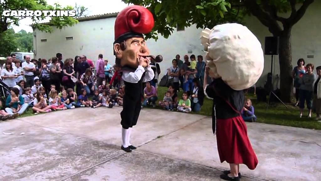 Olot Festa del barri del Pla de Dalt (ball dels capgrossos del barri Jepet i Cisqueta) 24-06-2013