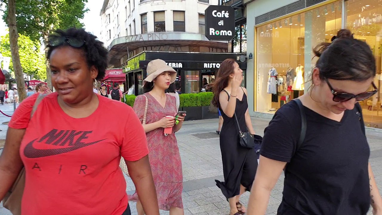 جولة تسويقية في محلات  في شارع الشانزليزيه ، باريس Paris, France ..