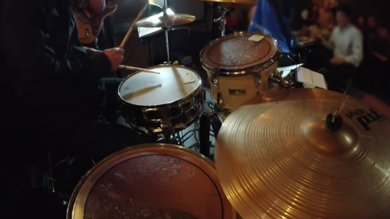 2 ドラム drums カメラの映像　山形ベンチャーズ　2025.12.20 長井市サファリ LIVE-2