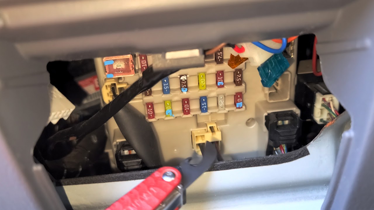 2003 Toyota RAV4 Power Window & Door Lock Fuses & Relay