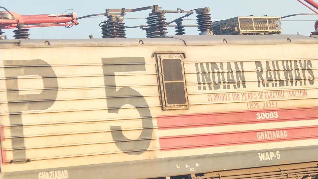 12001 Rani Kamalapati to New Delhi Shatabdi Express Moving with Ghaziabad WAP-5