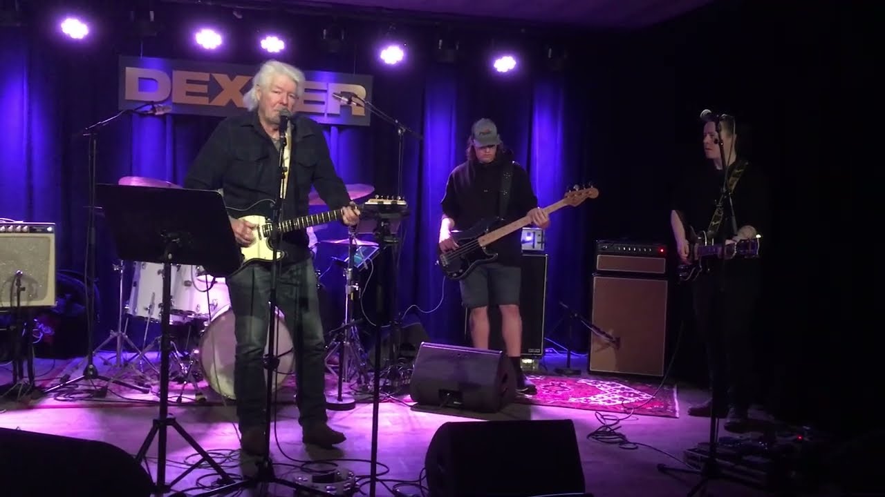 Dexter Blue Monday Blues Jam - Henrik Nybo singing and playing on dec. 11th. 2023