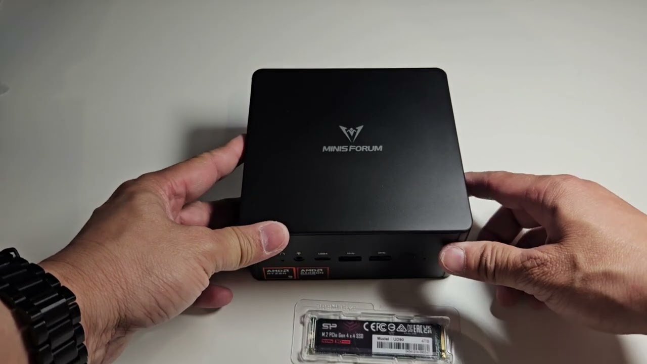 Unboxing MINISFORUM UM890 Pro, AMD Ryzen 9 8945HS - Installing 4TB M.2