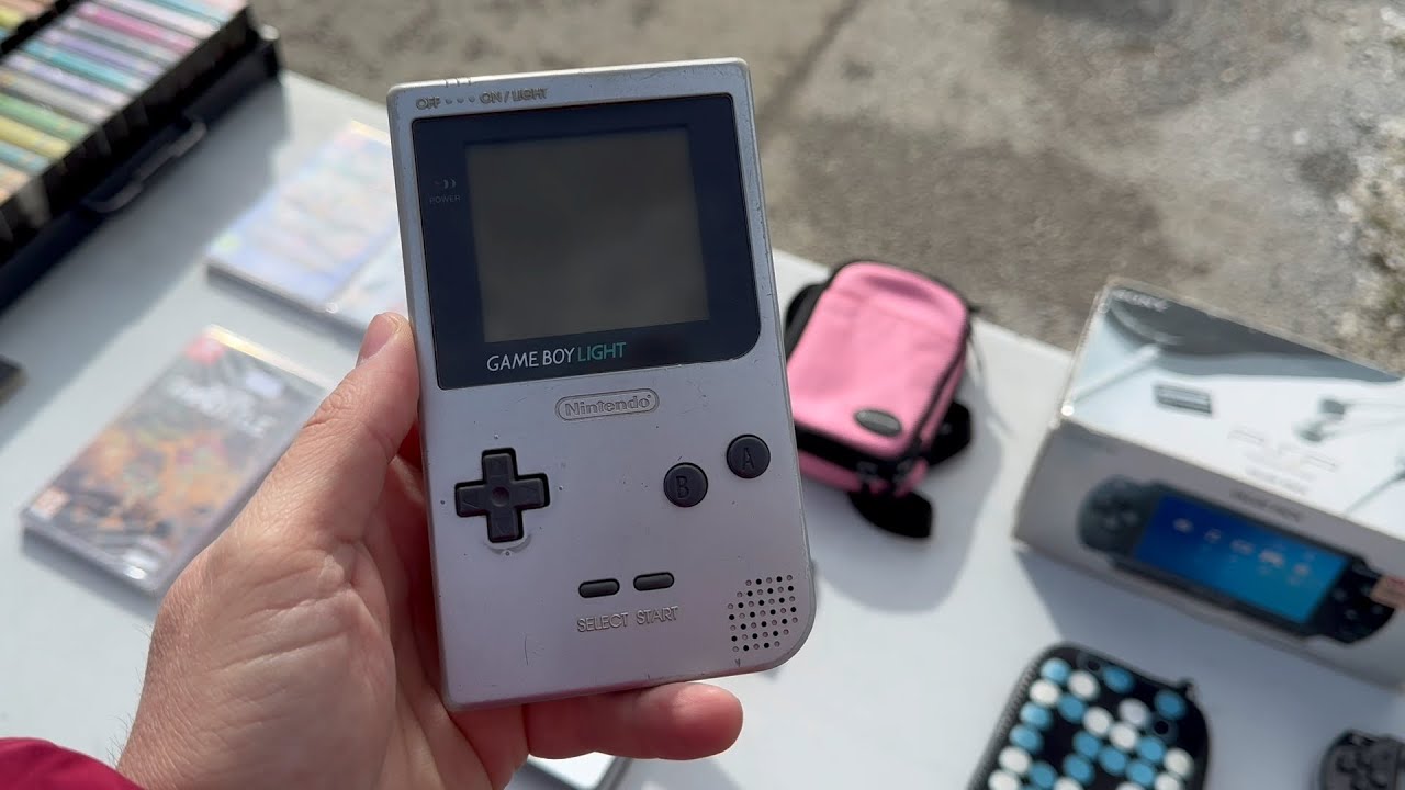 Encontré esta Game Boy Light que nunca vino a España y 30 años después la tengo en mis manos