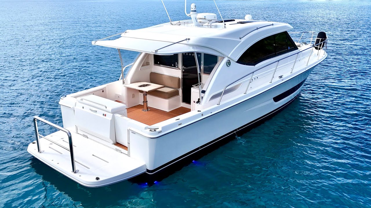 AU$1.2 Million Yacht Tour : Riviera 395SUV