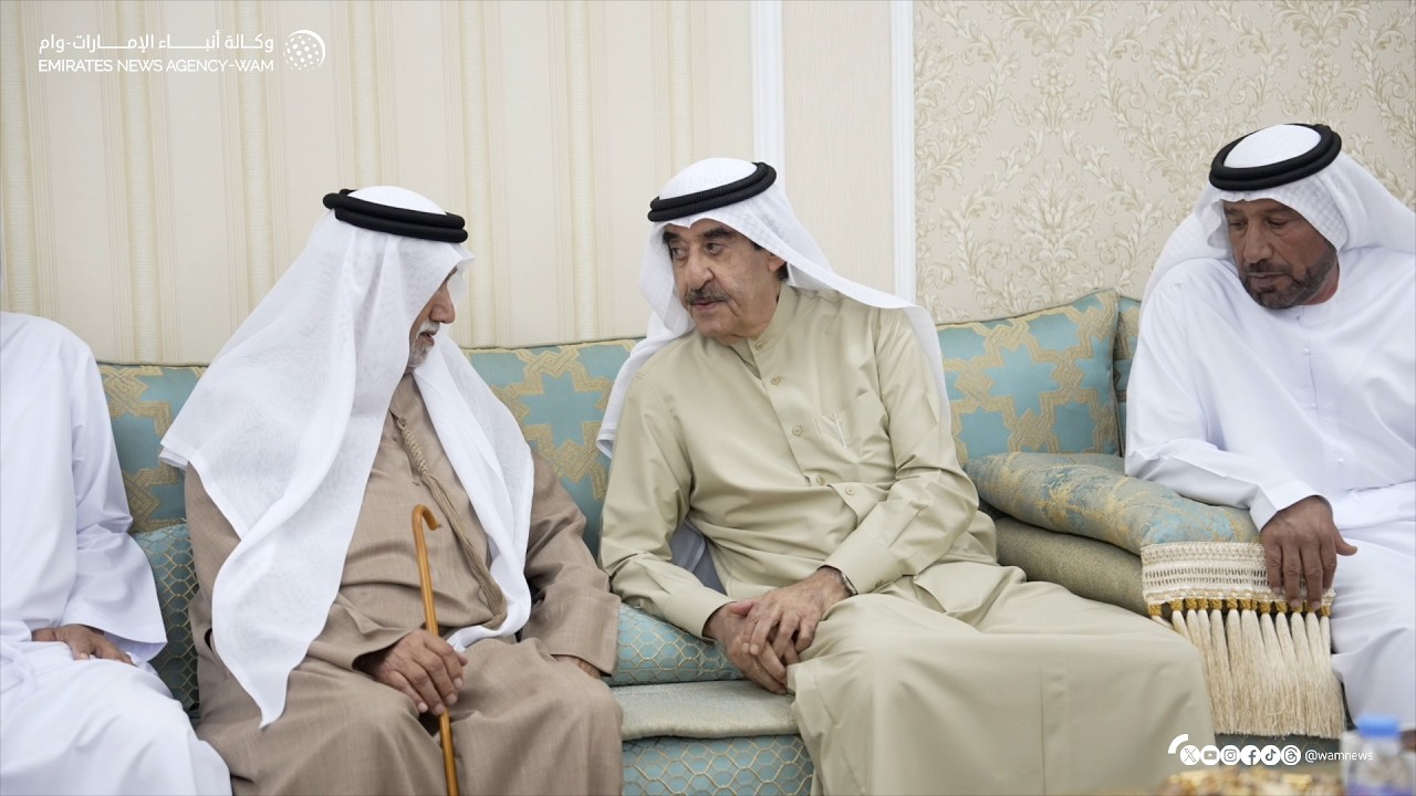 حاكم أم القيوين يقدم واجب العزاء بوفاة جابر سيف بن بدر العليلي